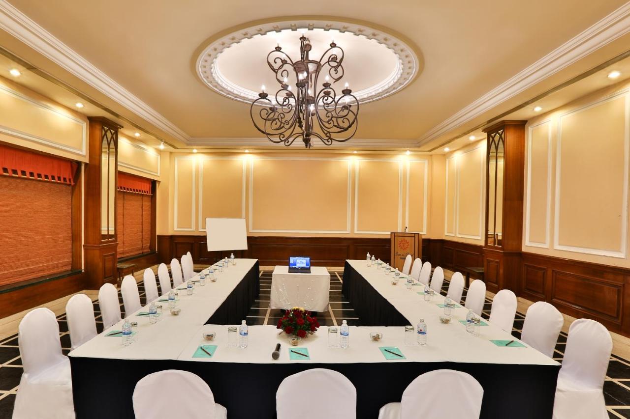 Sun-N-Sand Suites, Shirdi Buitenkant foto