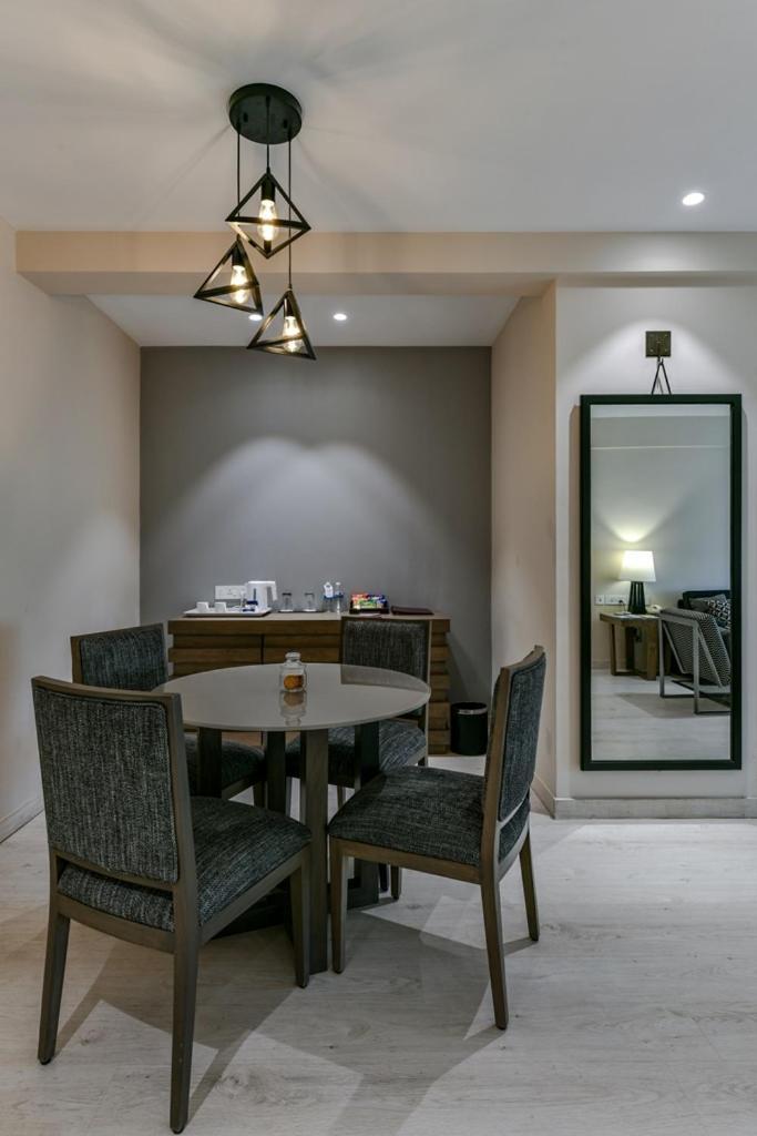 Sun-N-Sand Suites, Shirdi Buitenkant foto