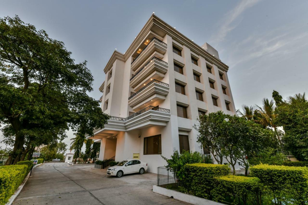 Sun-N-Sand Suites, Shirdi Buitenkant foto